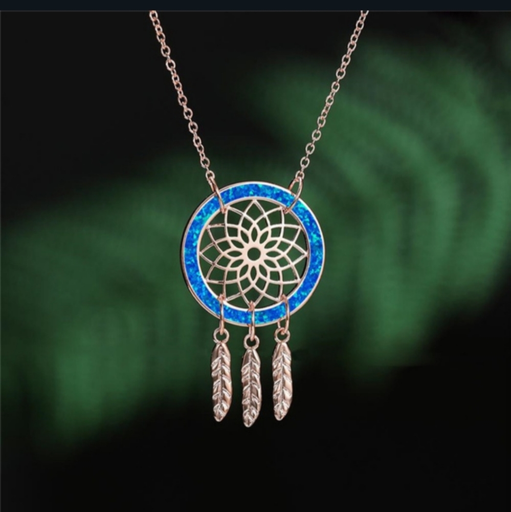 NWT Boho Blue and Silver Dream Catcher Necklace!